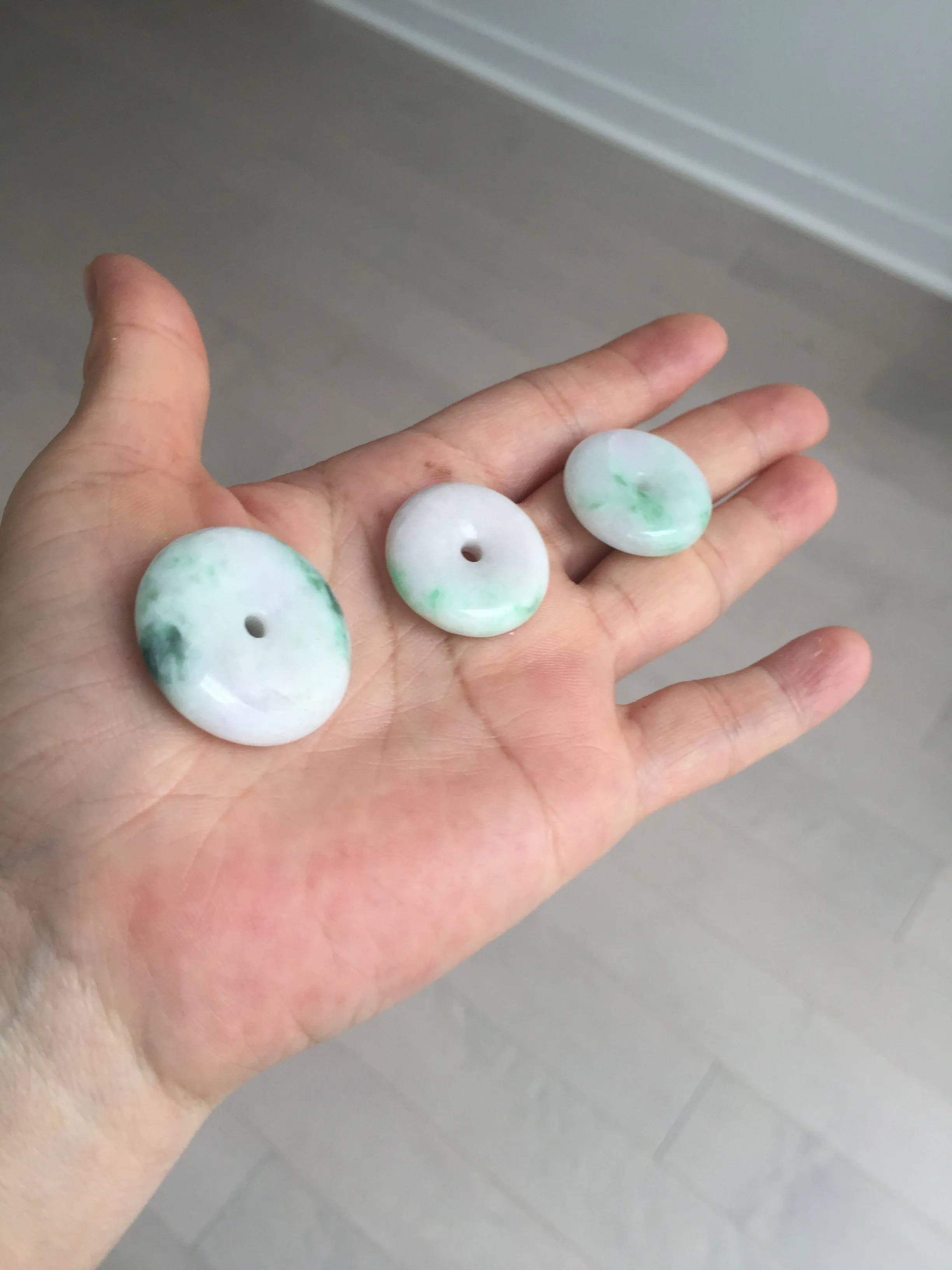 24-28mm 100% Natural green/purple with sunny green floating flowers jadeite Jade Safety Guardian Button(donut) Pendant/worry stone H152