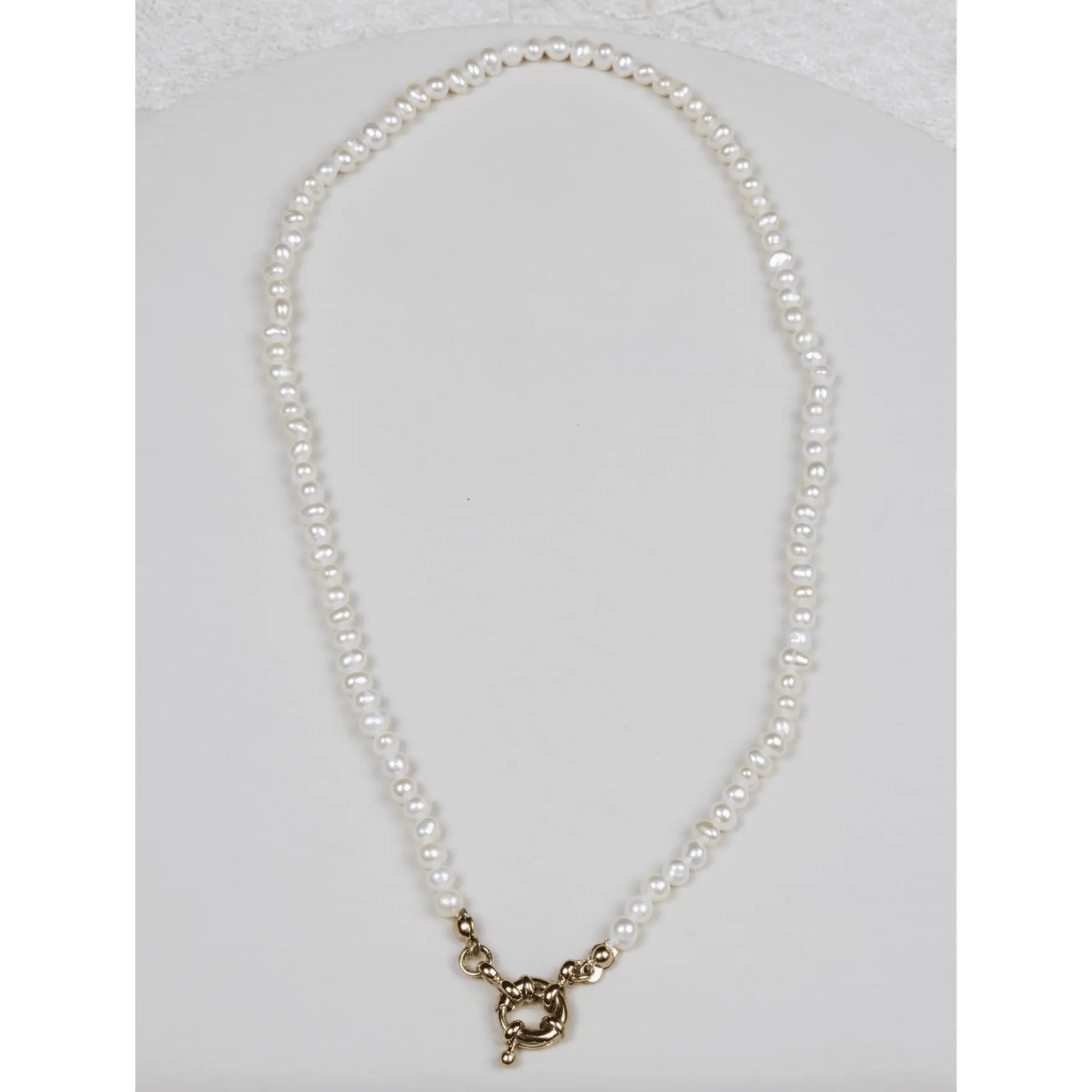 Sara Chocker Freshwater Pearls