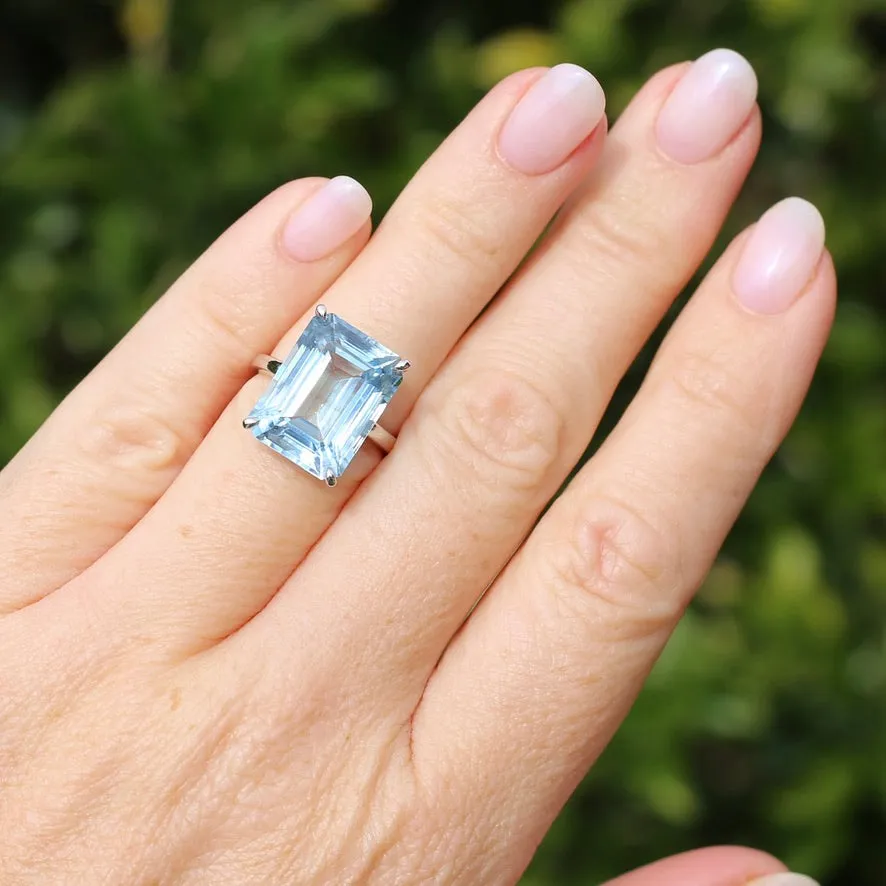 Stunning 15.41ct Emerald Cut Blue Topaz in 14ct White Gold Ring, size L or 5.5