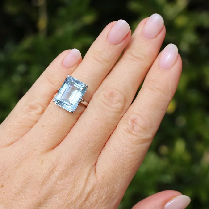 Stunning 15.41ct Emerald Cut Blue Topaz in 14ct White Gold Ring, size L or 5.5