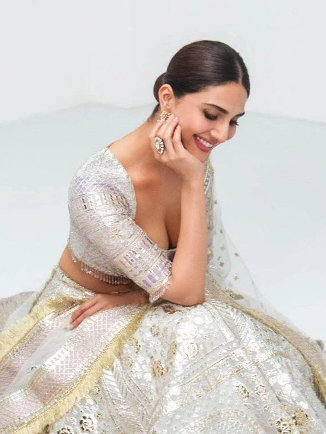 Vaani Kapoor In Kundan Oval Kundan Ring